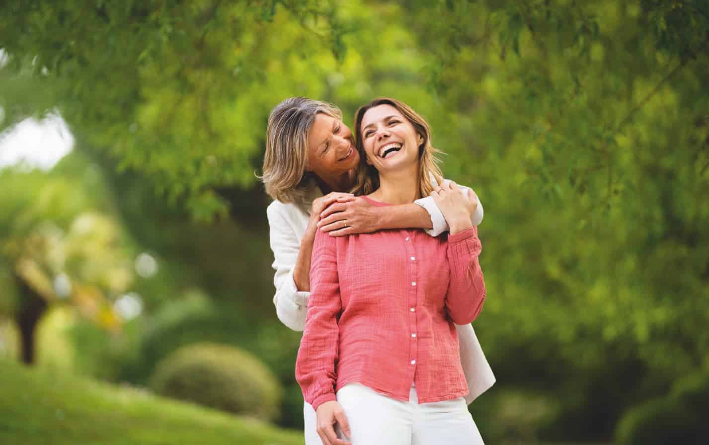 Famille mère fille heureuses